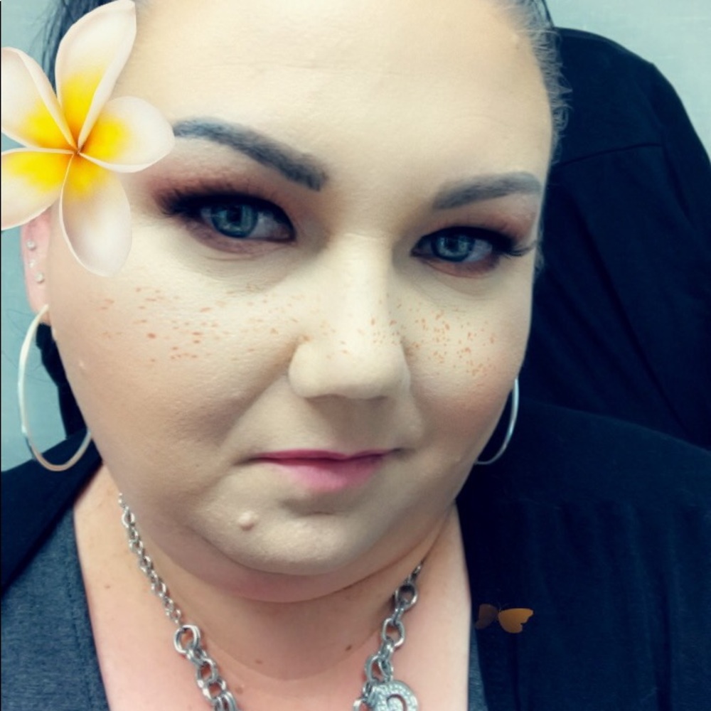 Meet your Posher, Vikie